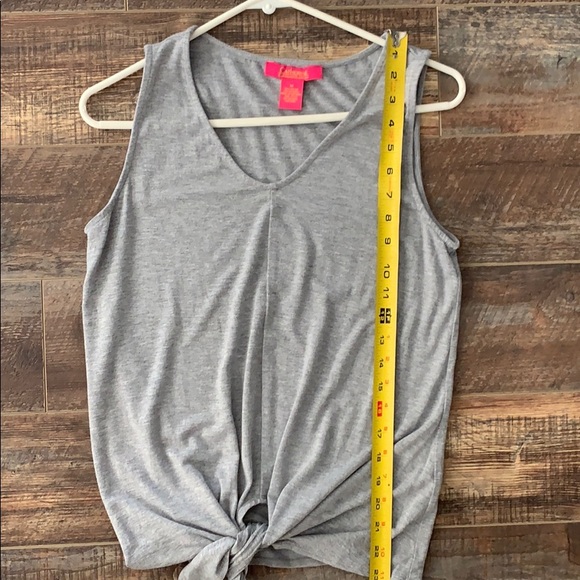 Women’s V-Neck Tie Bottom Tank Top - Picture 5 of 6